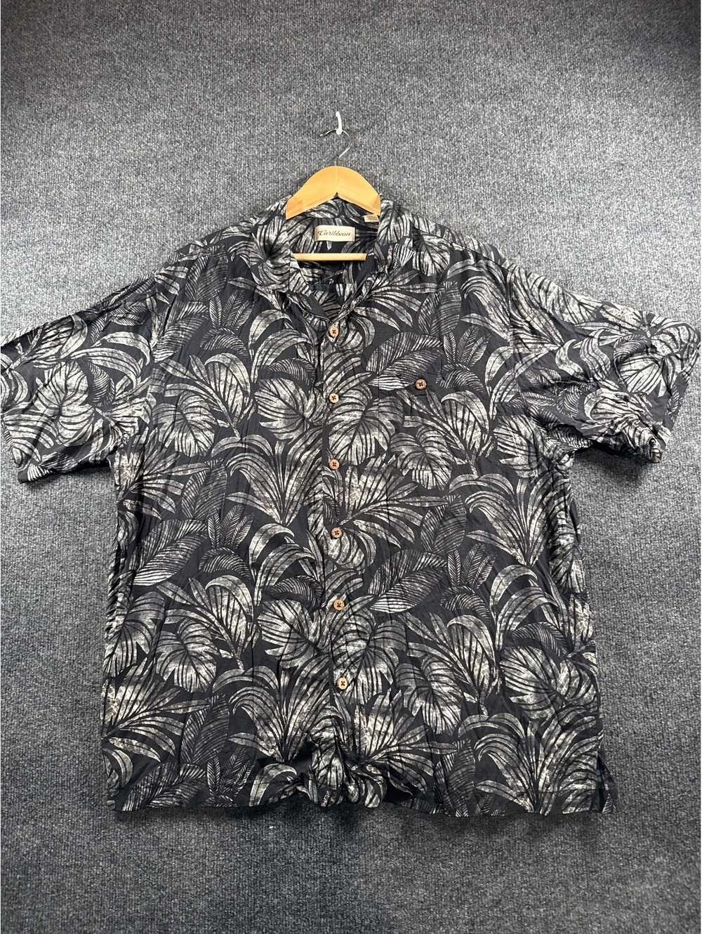 Caribbean Men's XL Black Gray Tropical Hawaiian Palm Leaf Button Up Shirt
